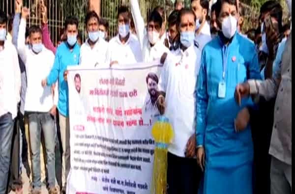 केंद्र सरकारने मंजूर केलेल्या कृषी कायद्याविरोधात आज नागपूरमध्ये स्वाभिमानी शेतकरी संघटनेने आंदोलन पुकारलं होतं.