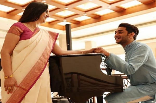 एवढंच नाही तर त्यानं एक खंत सुद्धा व्यक्त केली आहे. बायसेक्शुअल असल्याची आपल्या आई आणि भावाला लाज वाटते, असं त्यानं सांगितलं आहे.