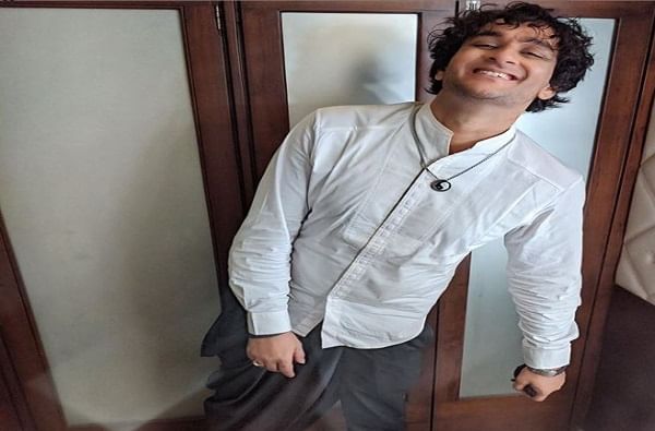 जेव्हा पहिल्यांदा कुटुंबियांना आपण बायसेक्शुअल असल्याचं सांगितलं. त्यावेळीच कुटुंबियांनी आपल्याशी नातं तोडलं असल्याचंही विकासनं एका मुलाखती दरम्यान सांगितलं.(Big revelation of actor Vikas Gupta)