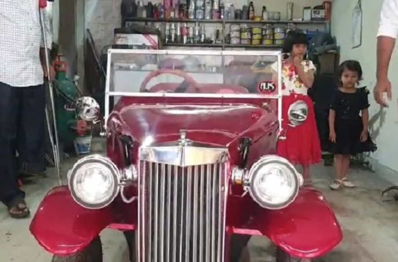 PHOTO | सहा वर्षीय मुलीचा हट्ट पुरविण्यासाठी वडील आणि आजोबांची शक्कल, लॉकडाऊनमध्ये घरीच साकारली मेड इन इंडिया विंटेज कार