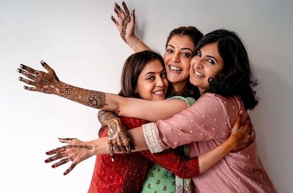 काजलचे सोशल मीडियावर लाखो चाहते आहेत. तिच्या लग्नाच्या फोटोंनी सोशल मीडियावर धुमाकूळ घातला होता. अजूनही काजलच्या लग्नाचे आणि हनिमूनचे फोटो सोशल मीडियावर मोठ्या प्रमाणात व्हायरल होत आहेत. 