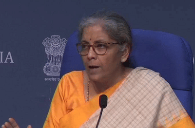 कोरोनावरील लस बनवण्यासाठी 900 कोटींचं अतिरिक्त बजेट; अर्थमंत्री निर्मला सीतारमण यांची घोषणा