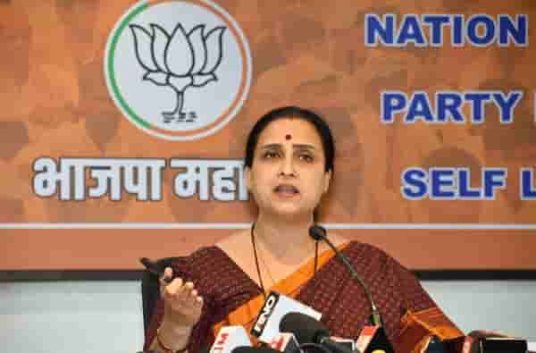 मुख्यमंत्री उद्धव ठाकरे महिलांना भयमुक्त महाराष्ट्राची ओवाळणी देणार का? चित्रा वाघ यांचा सवाल