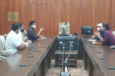 शिवसेना खासदारापाठोपाठ आमदार राजू पाटील रेल्वे अधिकाऱ्यांच्या भेटीला, विकास कामांसाठी मनसे-शिवसेनेत चुरस