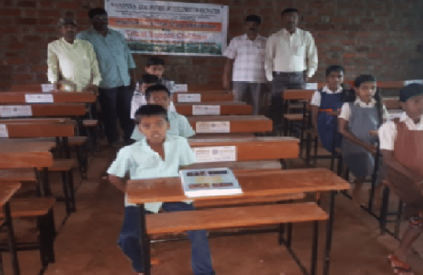  दिल्लीमध्ये कोरोना संक्रमणाचे प्रमाण जास्त आहे. त्यामुळे संसर्गाचा धोका लक्षात घेता दिल्ली सरकारने आगामी आदेशापर्यंत सर्व शाळा आणि महाविद्यालये बंद ठेवले आहेत. दिल्ली सरकारने सांगितलं आहे, की विद्यार्थी, पालक, डॉक्टर्स यांच्याकडून सूचना घेतल्यानंतरच शाळा सुरु करण्यात येतील. त्यासाठी नियमावली जाहीर केली जाईल.