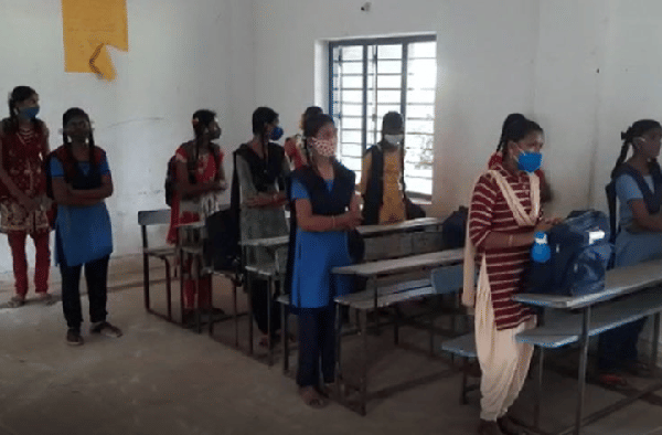 गोवा राज्यात 21 नोव्हेंबरपासून 10 वी आणि 12 वीच्या शाळा सुरु होणार आहेत. त्यासाठी लवकरच गोवा सरकारतर्फे नियमवाली जाहीर केली जाणार आहे.