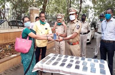पुरात हरवलेला मोबाईलही कल्याण पोलिसांनी शोधून काढला, नागरिकांकडून पोलिसांचे आभार