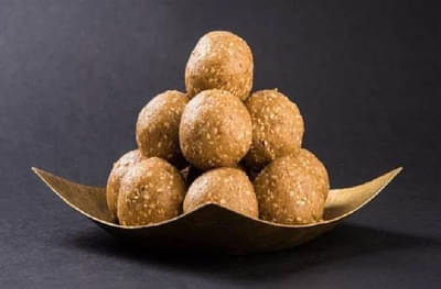 Diwali 2020 | दिवाळीच्या खास दिवशी लक्ष्मीमातेसाठी बनवा ‘या’ गोड पदार्थांचा नैवेद्य!