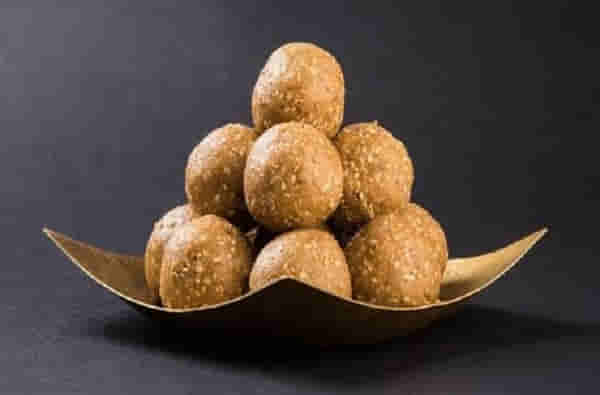 Diwali 2020 | दिवाळीच्या खास दिवशी लक्ष्मीमातेसाठी बनवा ‘या’ गोड पदार्थांचा नैवेद्य!