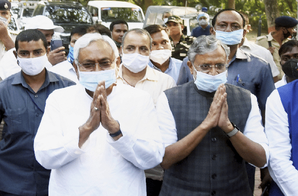 बिहारमध्ये राजकीय हालचाली वाढल्या; मंत्रिमंडळ बरखास्त करण्याची शिफारस, नवं सरकार स्थापन करण्यासाठी नितीशकुमार यांची लगबग बिहारमध्ये राजकीय हालचाली वाढल्या; मंत्रिमंडळ बरखास्त करण्याची शिफारस, नवं सरकार स्थापन करण्यासाठी नितीशकुमार यांची लगबग