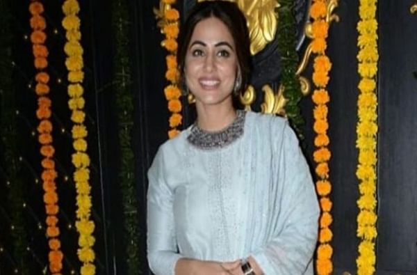 हिना खान या पार्टीमध्ये ट्रॅडिशनल लूकमध्ये पोहचली, या लूकमध्ये ती प्रचंड सुंदर दिसत होती. 