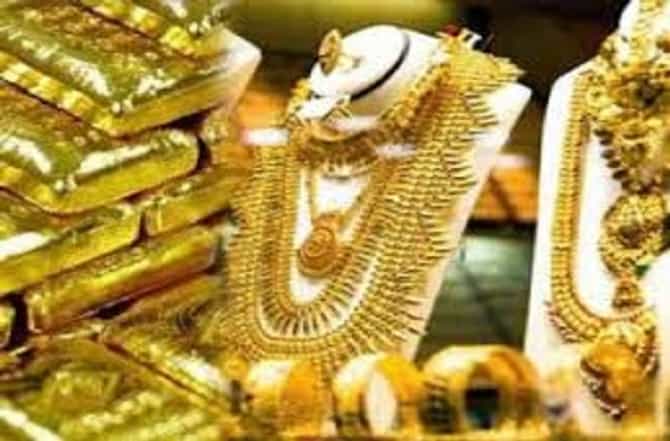 सोने-चांदीच्या दरात सलग तिसर्या दिवशीही घसरण, तोळ्याचा दर किती?