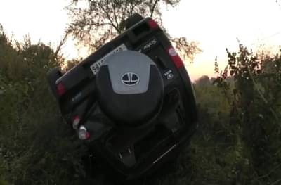 वर्ध्यात पोलिसांची गाडी भररस्त्यात पलटी, तीन पोलिसांसह पाच जण गंभीर जखमी