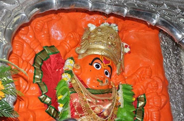आई राजा उदो उदो: सप्तश्रृंगी गडावर भक्तांचा मेळा; दर्शनासाठी या पाच ठिकाणी मिळतायत ऑनलाइन पास!