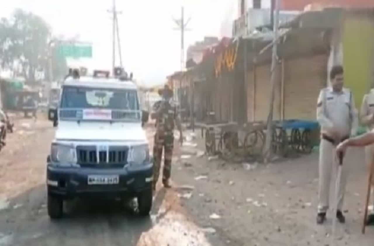 शोलेमधील गब्बरचा डायलॉग ऐकवून लोकांना घाबरवणे पडले महागात; पोलीस अधिकाऱ्याला नोटीस