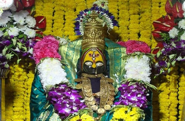 दिवाळी पाडव्यानिमित्त तुळजाभवानीची शिवकालीन अलंकार पूजा, दर्शनासाठी राज्यभरातून भाविक तुळजापुरात