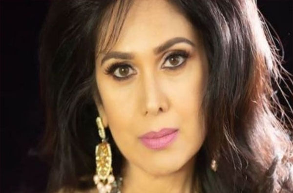 Meenakshi Seshadri Birthday Special | यशाच्या शिखरावर असताना चित्रपटसृष्टीला ‘रामराम’, ‘या’ कारणामुळे मीनाक्षी शेषाद्रीचे परदेशागमन! Meenakshi Seshadri Birthday Special | यशाच्या शिखरावर असताना चित्रपटसृष्टीला ‘रामराम’, ‘या’ कारणामुळे मीनाक्षी शेषाद्रीचे परदेशागमन!