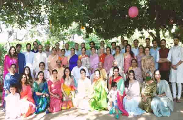 गोविंदबागेत पवार कुटुंबाचे पाडवा सेलिब्रेशन