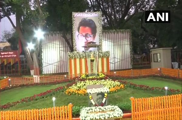 Balasaheb Thackeray death anniversary | शिवसेनाप्रमुख बाळासाहेब ठाकरेंचा स्मृतीदिन, मुख्यमंत्री उद्धव ठाकरेंकडून बाळासाहेबांना अभिवादन