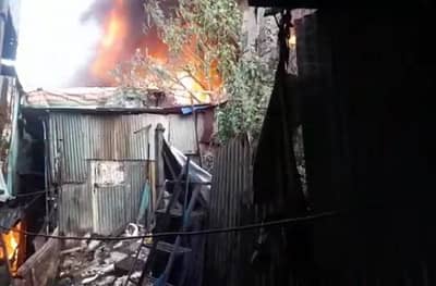 मुंबईतील साकीनाका भागात लागलेली भीषण आग आटोक्यात, 7 ते 8 झोपड्या जळून खाक