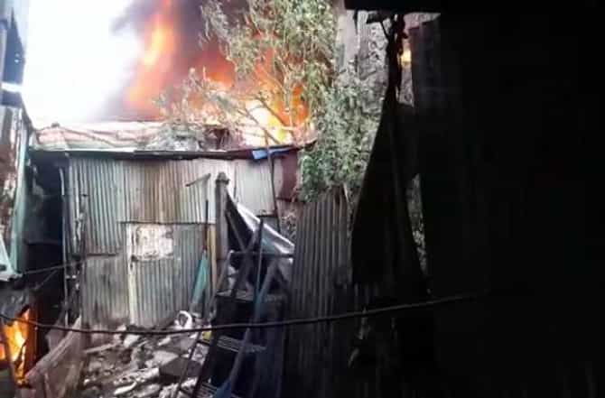 मुंबईतील साकीनाका भागात लागलेली भीषण आग आटोक्यात, 7 ते 8 झोपड्या जळून खाक