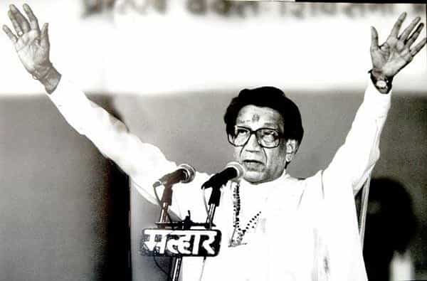 जमलेल्या माझ्या तमाम हिंदू बांधवांनो, भगिनींनो आणि मातांनो… अशा शब्दांनी भाषणाची सुरुवात करत राजकारण आणि समाजकारणातील व्यंगावर प्रहार करणारे नेते म्हणजे शिवसेनाप्रमुख बाळासाहेब ठाकरे.