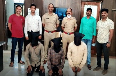 पोलीस असल्याची बतावणी करून प्रवाशांची लूट; 55 हजारांचा मुद्देमाल जप्त, तिघांना अटक