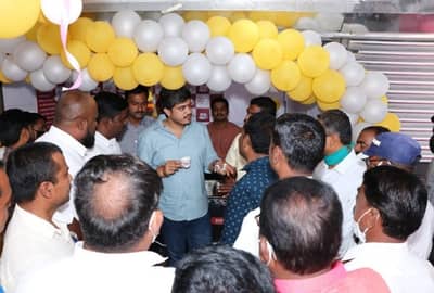 राजकारणात चहा विकल्याचंही भांडवल केलं जातं; रोहित पवारांचा खोचक टोला