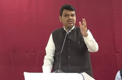 ऊर्जा मंत्री तुम्ही सावकार झालात, सावकारासारखी गरिबांकडून वसुली करत आहात: देवेंद्र फडणवीस