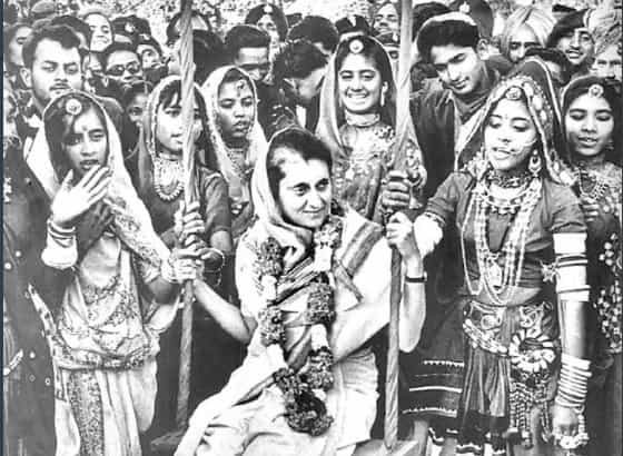 राहुल गांधींनी ट्विट करत इंदिरा गांधी यांच्या आठवणींना उजाळा दिला. एक कार्यक्षम पंतप्रधान आणि ऊर्जा स्त्रोत म्हणून त्यांना जयंतीनिमित्त अभिवादन करतो, असं राहुल गांधी म्हणाले.