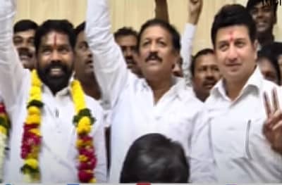 राष्ट्रवादीशी बंडखोरी करणाऱ्या मोहिते-पाटील गटाच्या सहा सदस्यांना सर्वोच्च न्यायालयाचा दिलासा, जिल्हाधिकारी कार्यालयातील सुनावणीस स्थगिती