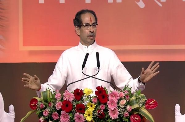 विरोधकांकडे लक्ष देऊ नका, पालिका निवडणुकीसाठी कामाला लागा; उद्धव ठाकरेंचे शिवसैनिकांना आदेश विरोधकांकडे लक्ष देऊ नका, पालिका निवडणुकीसाठी कामाला लागा; उद्धव ठाकरेंचे शिवसैनिकांना आदेश