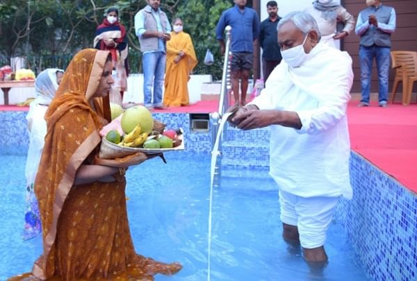 Bihar CM Nitish Kumar offered prayers on the last day of ChhathPuja