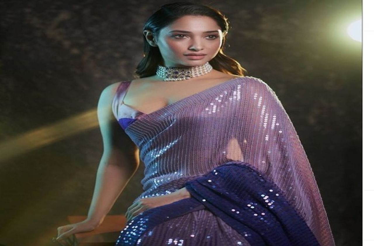 'बाहुबली' फेम अभिनेत्री तमन्ना भाटियाचा ग्लॅमरस अंदाज सध्या सोशल मीडियावर चांगलाच व्हायरल होत आहे.(Glamorous Tamanna Bhatia)