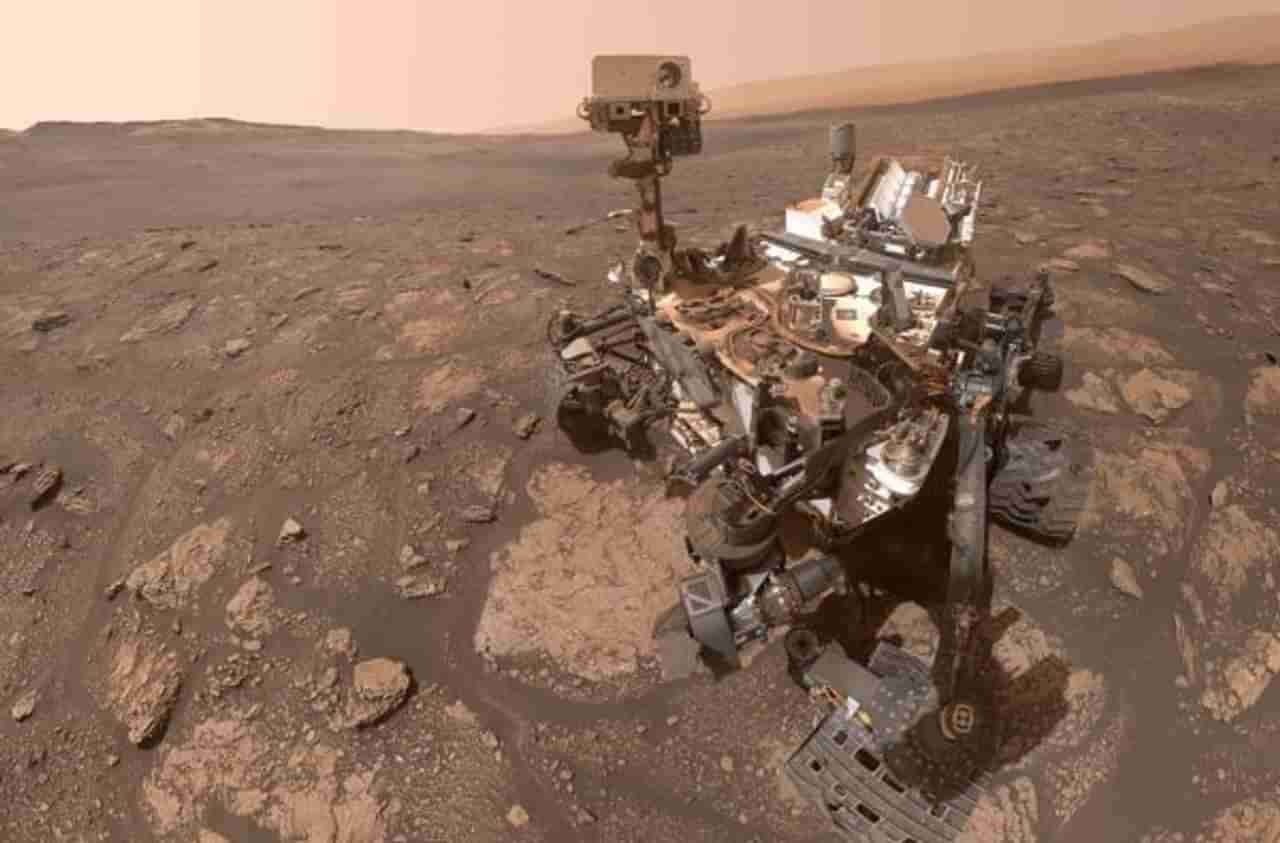 नासाच्या क्युरॉसिटी रोव्हरचा थेट मंगळावर सेल्फी, खोदकाम करताना धुळीने माखलेल्या रोबोटची जोरदार चर्चा