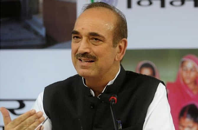 पक्षात कुणालाही कोणतंही पद मिळतं, फाईव्ह स्टार कल्चरने निवडणुका जिंकता येत नाहीत; आझाद यांचे खडेबोल