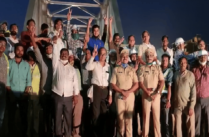 पत्री पुलाचा गर्डर पुढे सरकला, रात्रभर खासदार श्रीकांत शिंदे कामाच्या ठिकाणी उपस्थित