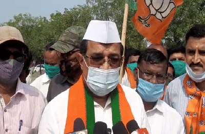 सरकारने जनतेला विश्वासघाताचा शॉक दिलाय, विखे पाटलांंकडून वीज बिलांची होळी