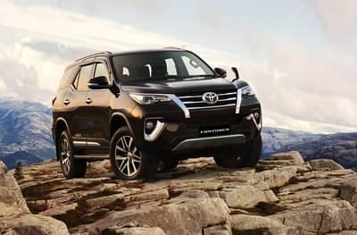 नवीन Toyota Fortuner साठी डिलरशीप लेवलवर बुकिंग सुरू, जाणून घ्या फिचर्स