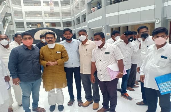 कोकणात शिवसेनेला मोठा झटका; पक्षातंर्गत वादामुळे उपजिल्हा प्रमुख काँग्रेसमध्ये जाणार