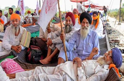 कृषी कायद्यांविरोधात शेतकऱ्यांची दिल्लीकडे कूच, अडवल्यास महामार्ग रोखण्याचा इशारा