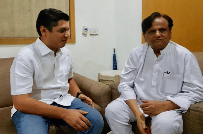 लडका छोटा हैं तो क्या हुआ?, बडा हमें ही करना हैं, सत्यजीत तांबेंसाठी अहमद पटेलांचा थेट ठाकरेंना फोन