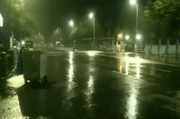 Cyclone Nivar Live Update : रात्र वैऱ्याची, घोंघावणाऱ्या भयावह वादळाचा कहर, एक लाख नागरिकांना सुरक्षित स्थळी पोहोचवलं