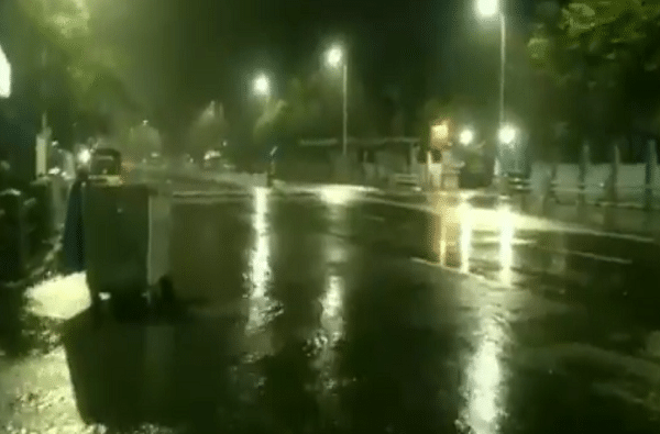 Cyclone Nivar Live Update :  रात्र वैऱ्याची, घोंघावणाऱ्या भयावह वादळाचा कहर, एक लाख नागरिकांना सुरक्षित स्थळी पोहोचवलं