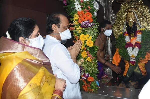 लस लवकर येऊ दे, अवघे जग कोरोनामुक्त होऊ दे, उपमुख्यमंत्री अजित पवार यांचं विठुराया चरणी साकडं