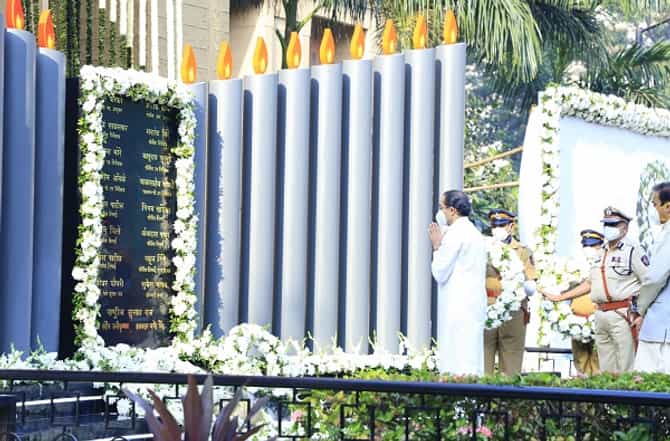 26/11 Mumbai Attack PHOTO : 26/11 च्या दहशतवादी हल्ल्याला 12 वर्षे पूर्ण, मुख्यमंत्र्यांकडून शहीद पोलिसांना श्रद्धांजली