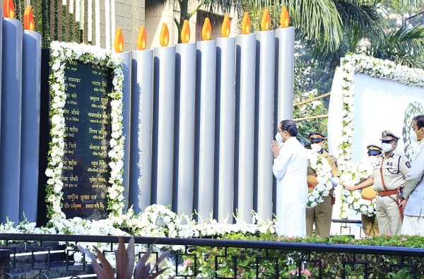 26/11 च्या मुंबईवरील दहशतवादी हल्ल्यातील शहिदांना मुख्यमंत्री उद्धव ठाकरेंकडून आदरांजली