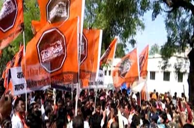 शिर्डीत वीज कार्यालयाची तोडफोड करणाऱ्या मनसेच्या कार्यकर्त्यांवर गुन्हे दाखल