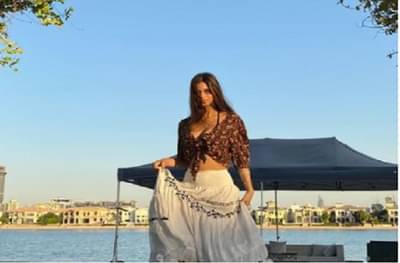 Suhana Khan | शाहरुखच्या लेकीचा सोशल मीडियावर धुमाकूळ, सुहानाच्या नव्या फोटोंना दोन लाखांहून अधिक लाईक्स