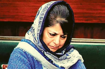 जम्मू-काश्मीरच्या माजी मुख्यमंत्री मेहबुबा मुफ्ती यांना पुन्हा अटक, मुलगी इल्तिजा नजरकैदेत